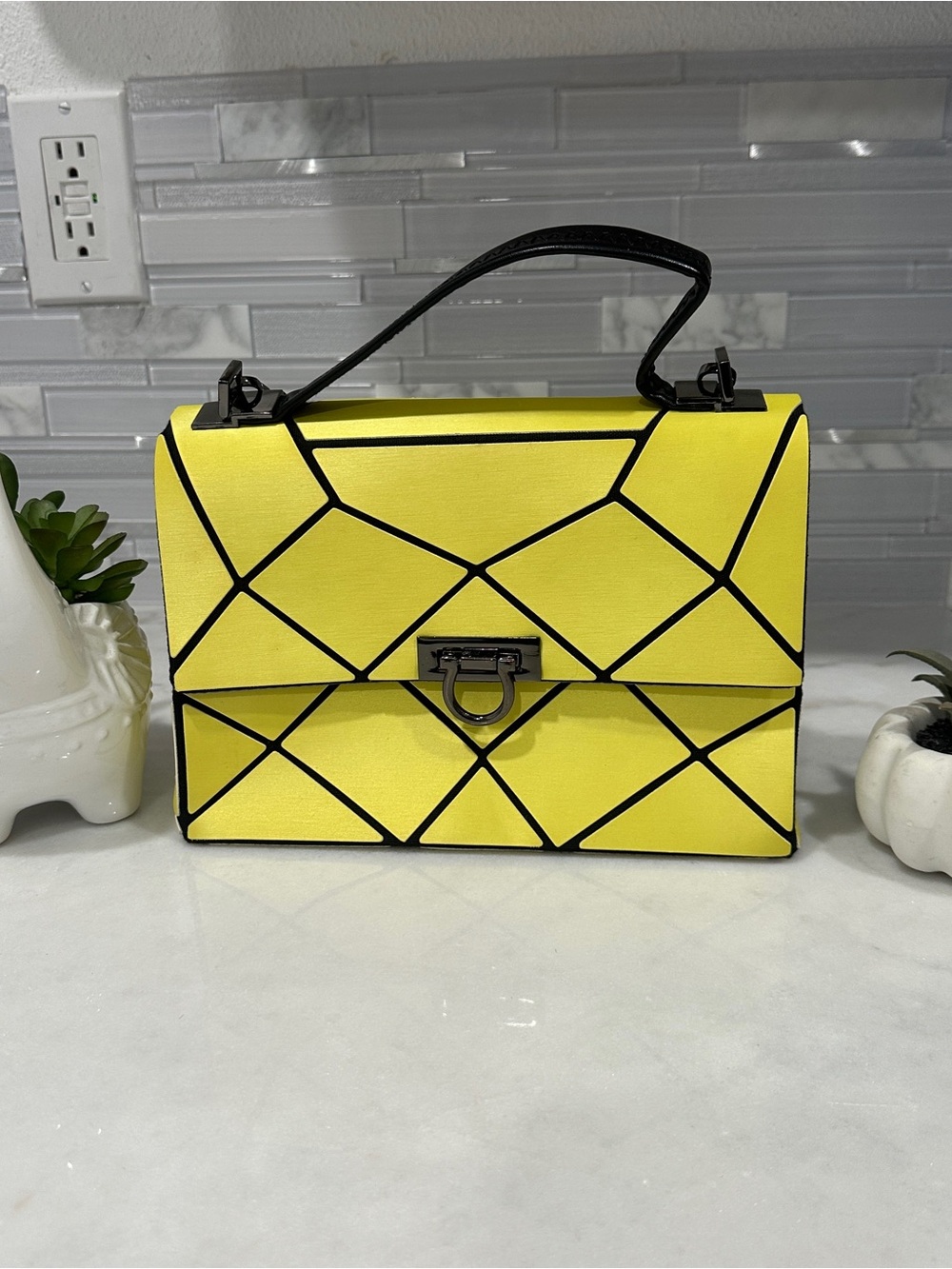 Patrizia Luca Canary Yellow Geo Lock Front Tote – Chain Strap Included - Picture 3 of 10